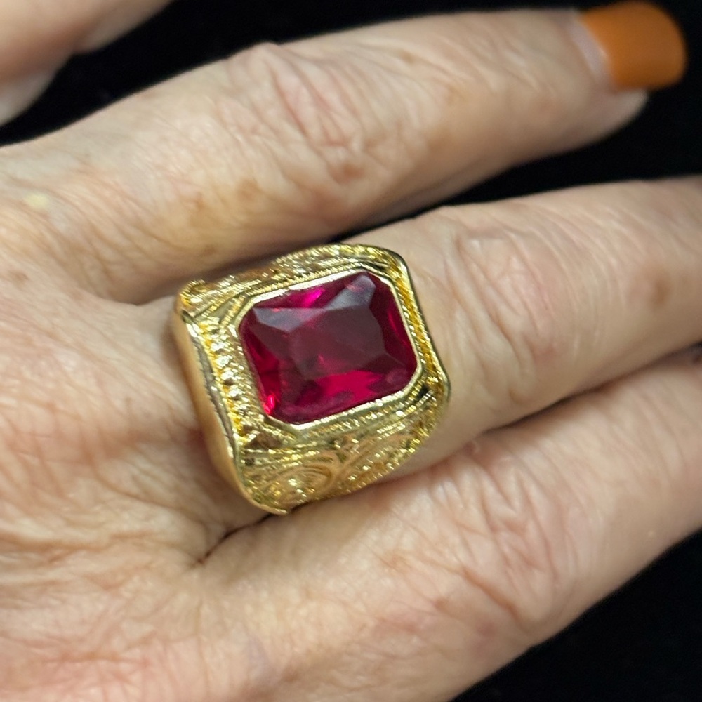 ELEGANT FACETED FAUX RUBY RED RING - Picture 3 of 16